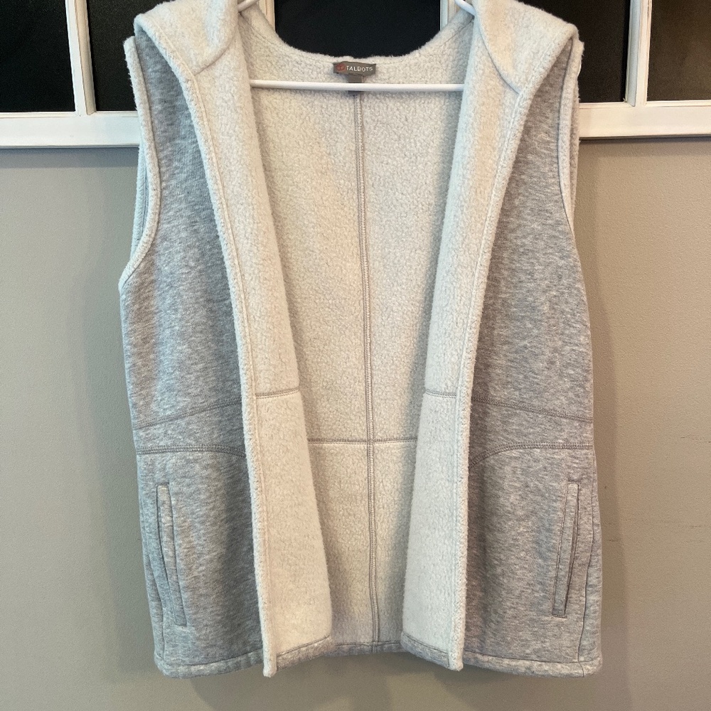 Talbots size Medium lightweight fleece  vest